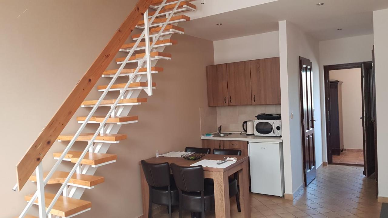 Vegvar Delux Apartman Gyula Ngoại thất bức ảnh