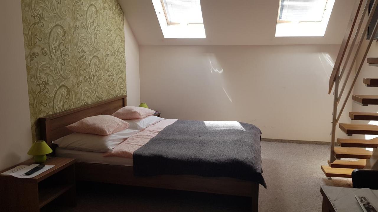 Vegvar Delux Apartman Gyula Ngoại thất bức ảnh